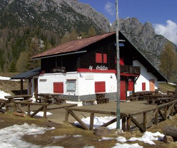 TO RIFUGIO ANTELAO (1796 m)